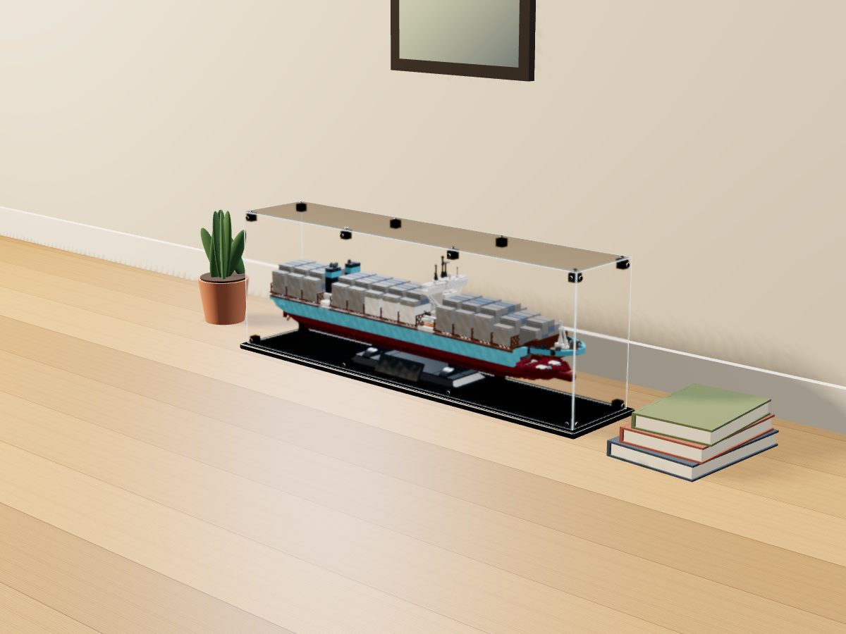 LEGO® Icons: Maersk Line Triple-E (10241) ile Uyumlu Sergileme Vitrini — evde, set içindeyken; set modeli Orion Pobursky (LDraw OMR, CC BY 2.0), temsili görselleştirme, set dahil değildir