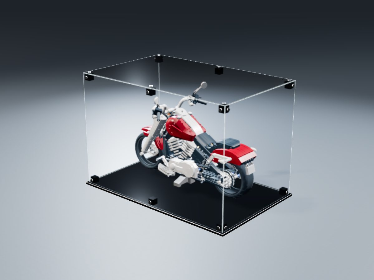 LEGO® Icons: Harley-Davidson Fat Boy (10269) ile Uyumlu Sergileme Vitrini — stüdyoda, set içindeyken; set modeli Orion Pobursky (LDraw OMR, CC BY 2.0), temsili görselleştirme, set dahil değildir