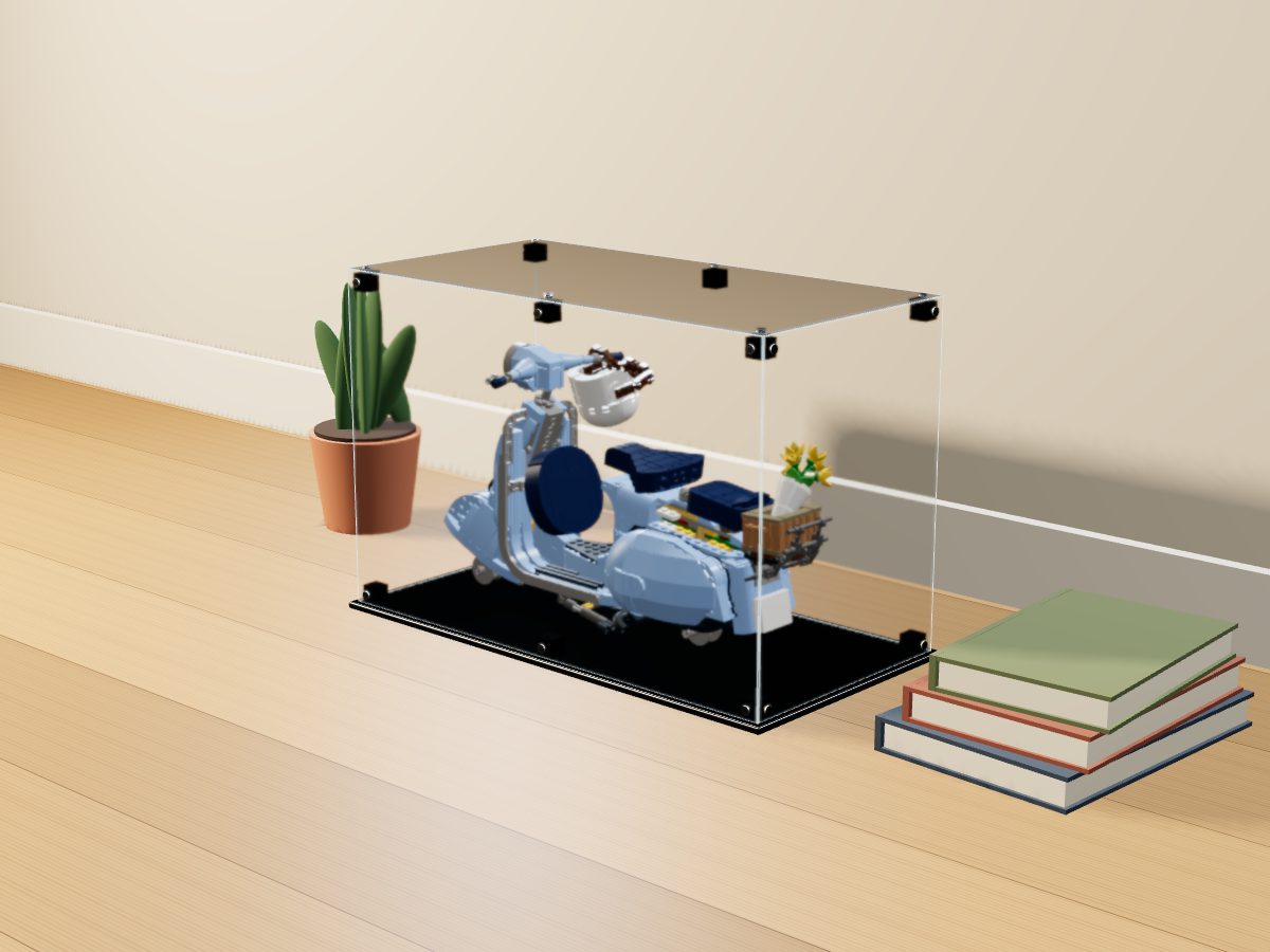 LEGO® Icons: Vespa 125 (10298) ile Uyumlu Sergileme Vitrini — evde, set içindeyken; set modeli Philippe Hurbain (LDraw OMR, CC BY 2.0), temsili görselleştirme, set dahil değildir